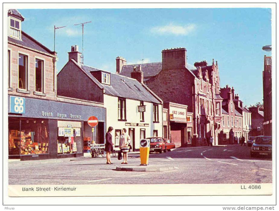 UK939   KIRRIEMUIR : Bank Street - Angus