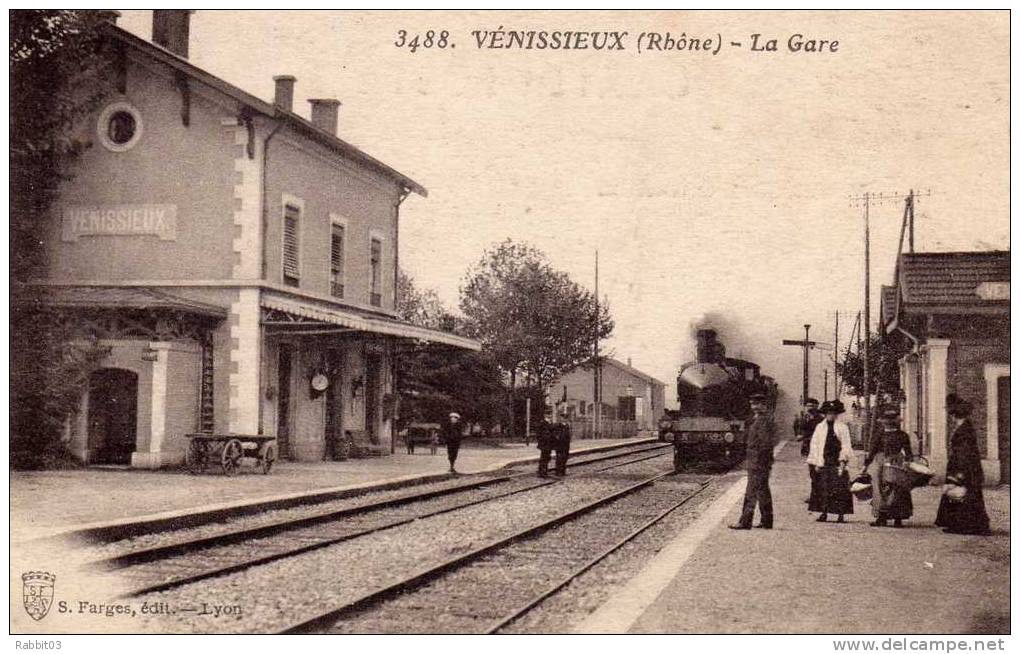 S1   -    032     -     VENISSIEUX      -    ( 69 )     .    La  Gare    . - Vénissieux