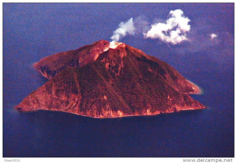 Volcano  ,   Postal Stationery -Articles Postaux -Postsache F (Y03-05) - Volcans