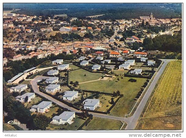 LUSIGNAN Vue Aérienne La Cité De L'I.N.R.A. Et La Ville Architectes: F. THIEULIN Et X. DE VIGAN - Lusignan