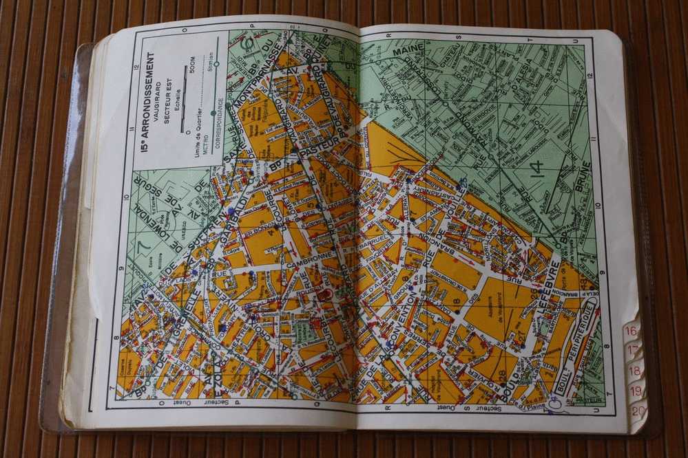 1975 PARIS PLAN GUIDE SENS UNIQUES INDICATEUR DE RUES de PARIS LIGNES PLANS METRO BUS  FRANCE