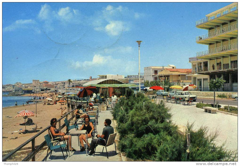 MARINA DI RAGUSA - Piazztta Sul Lungomare Andrea Doria / Place Sur Le Quai Doria, Animation Avec Personnages - 2 Scans - Ragusa