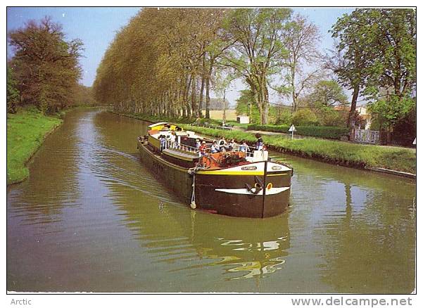 Sur Le Canal Du Midi Balade à Bord Du St Antonius Peniche - Houseboats