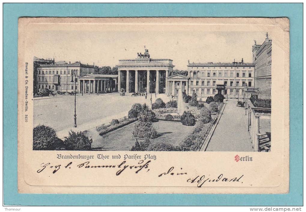 BERLIN  -  Brandenburger Thor Und Pariser  Platz  -  1901  -  CARTE PRECURSEUR  - ( Trace Petites Pliures Angles Haut ) - Porte De Brandebourg