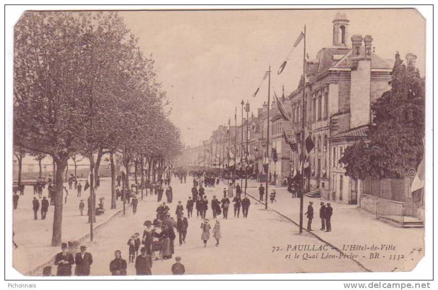 33  PAUILLAC  Hotel De Ville  Et Le Quai Leon Périer Lettre Soldat Americain Guerre 14 18 - Pauillac