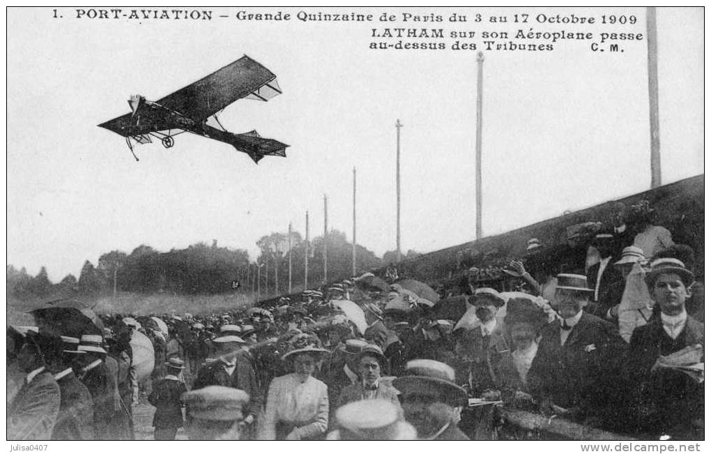 PORT AVIATION JUVISY (91) Aviateur Latham En Vol Au Dessus Des Tribunes - Meetings
