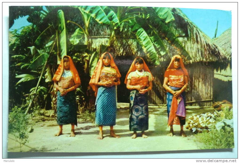 Panama - Indias De San Blas, Con Sus Coloridos Trajes, Viviendo Tranquilamente En Sus Islas Limpias Y Pintorescas - Panama