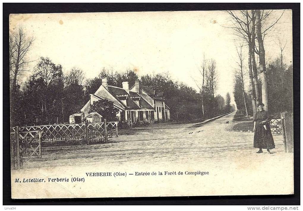 CPA  ANCIENNE- FRANCE- VERBERIE (60)- ENTREE DE LA FORET DE COMPIEGNE- PASSAGE A NIVEAU EN GROS PLAN- GARDE-BARRIERE - Verberie