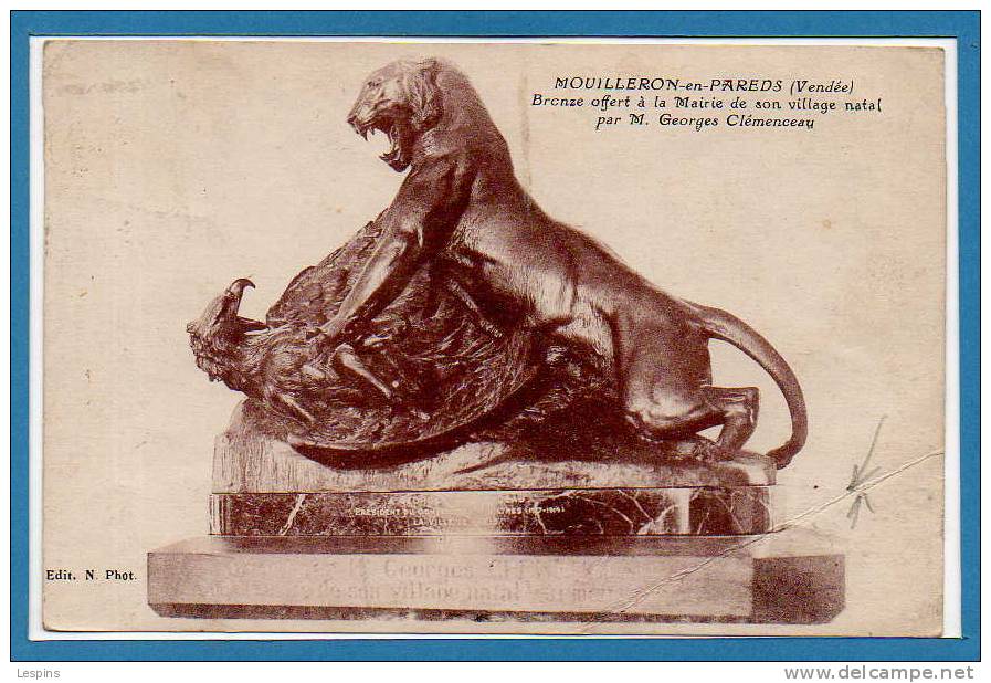 85 - MOUILLERON En PAREDS -- Bronze Offert à La Mairie De ..... - état Pli - Mouilleron En Pareds