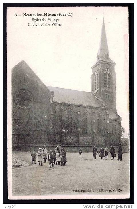 CPA  ANCIENNE- FRANCE- NOEUX-LES-MINES (62)- L'EGLISE DU VILLAGE EN GROS PLAN AVEC BELLE ANIMATION SUR LA PLACE - Noeux Les Mines