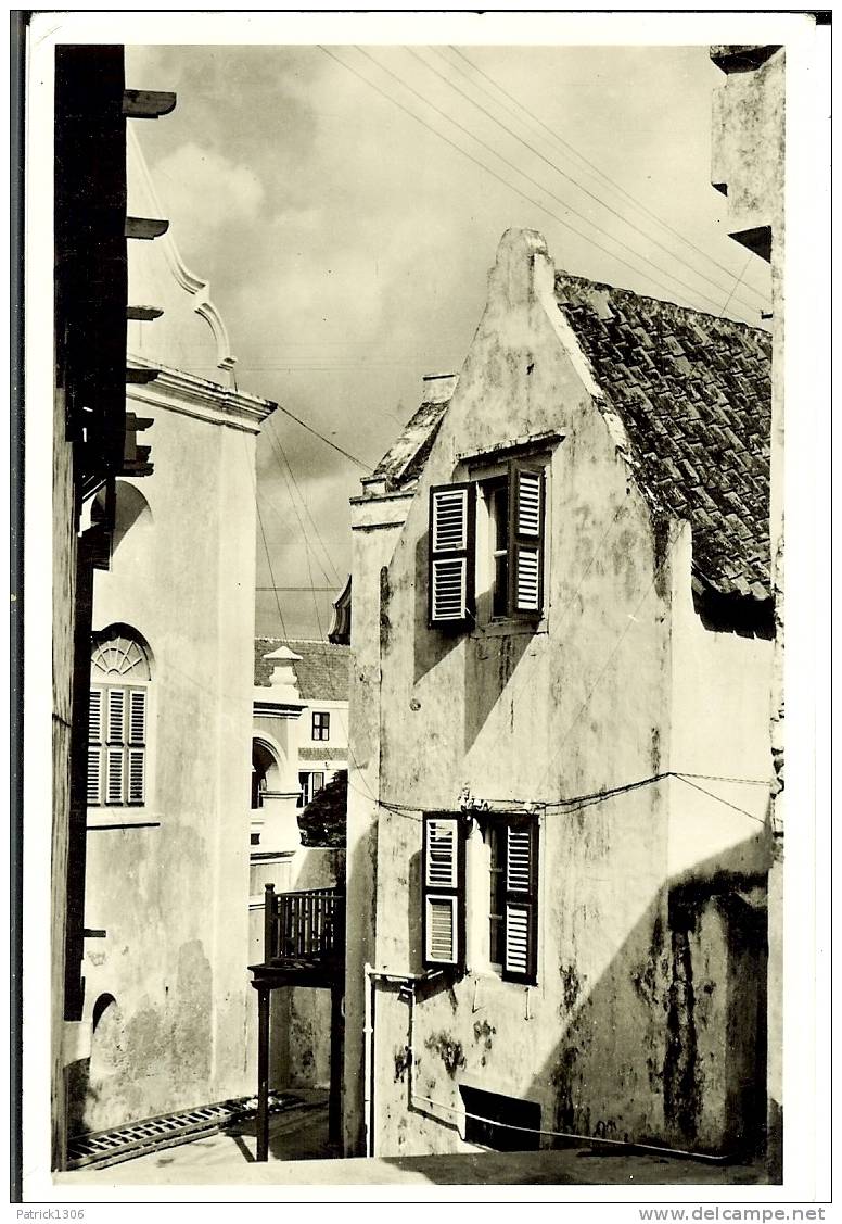 CPSM A Narrow Street Behind The Protestant-church 2044 - Curaçao