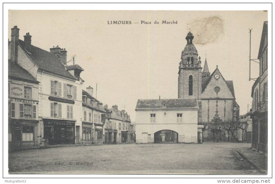 LIMOURS, Essonne (91). Place Du Marché.  Commerces: Coiffeur, Hôtel. Dos Vert Divisé. Édition Manigot. - Limours