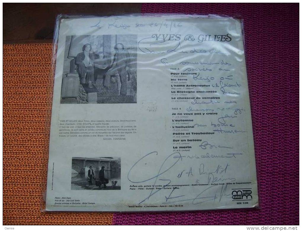 YVES  &  GILLES  °  AUTOGRAPHE SUR DISQUE VINYLE  33 TOURS  LE 26 /4 /76 - Autographs