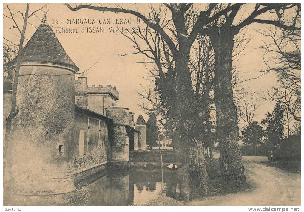 CPA (33)   MARGAUX-CANTENAC / Château D'Issan - Vue Des Douves - - Margaux