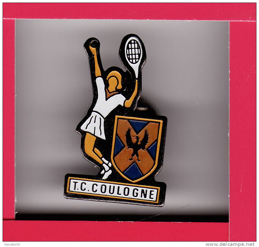 Pin´s COULOGNE T.C Tennis Club Femme + Blason ( Dép 62 ) - Tennis