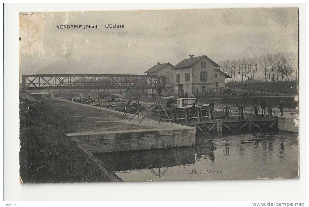 60 - VERBERIE -  REMORQUEUR ET PENICHES DANS LE SAS DE L'ECLUSE - Verberie