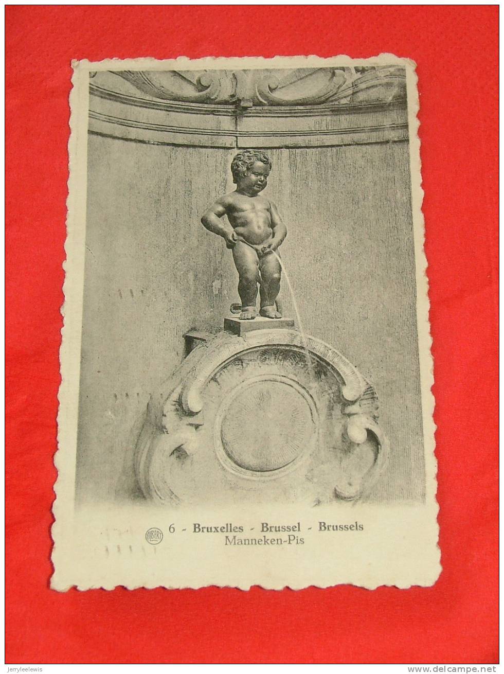 Bruxelles -  Manneken-Pis -  ( 2 Scans ) - Personnages Célèbres