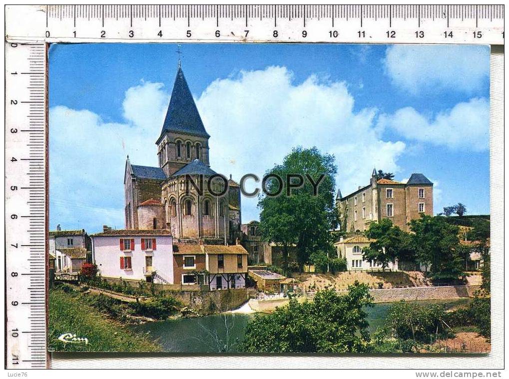 MAREUIL SUR LAY - L´Eglise  Du XIIè, XIVè Et XVè S. Et Le Château Féodal - Mareuil Sur Lay Dissais