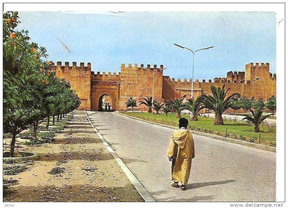 TOUROUDANT ENTREE DE LA VILLE (PERSONNAGE)     REF 21031 - Agadir