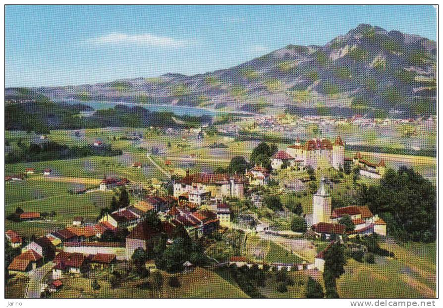 Suisse, FR Fribourg, Gruyeres-cite Historique, Au Fond, Broc Et Lac De La Gruyere, Circulé Non 1985 - Broc