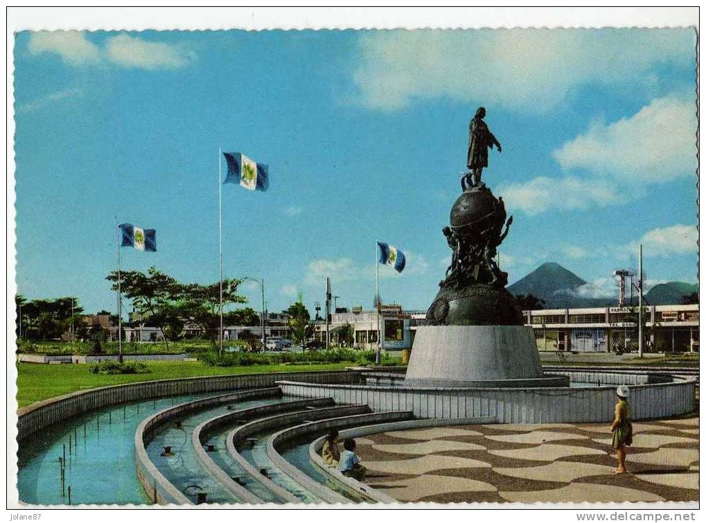 CPM      GUATEMALA         PLAZA Y MONUMENTO A CRISTOBAL COLON       PLACE MONUMENT STATUE CHRISTOPHE COLOMB - Guatemala