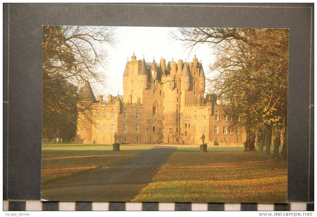 ECOSSE  GLAMIS CASTLE ANGUS  HOME OF THE EARL OF STRATHMORE AND KINGHORNE  EXTERIOR VIEW IN AUTUMN - Angus