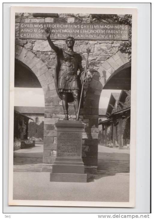 RÖMERKASTELL SAALBURG IM TAUNUS - Statue Des Kaisers Antoninus Pius Vor Dem Haupttor . CPA . Germany - Saalburg