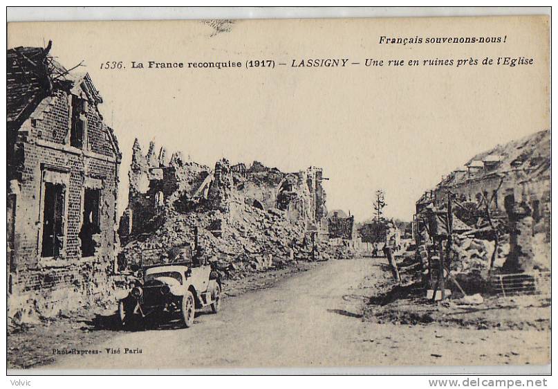 - 60 - LASSIGNY - Une Rue En Ruines Prés De L´Eglise - - Lassigny