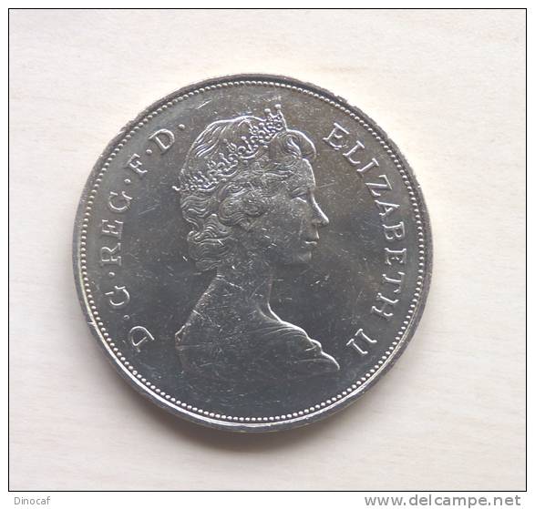 1981 Commemorative Crown Coin For The Royal Wedding,  Between Charles, Prince Of Wales And Lady Diana Spencer. - Royal/Of Nobility