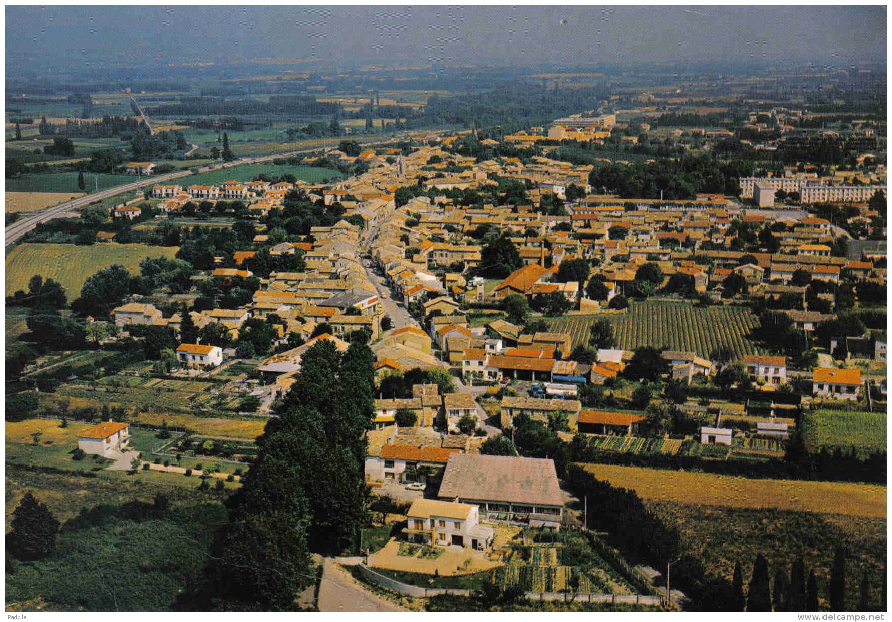 Carte Postale 84. Lapalud  Vue D'avion Trés Beau Plan Pliures - Lapalud