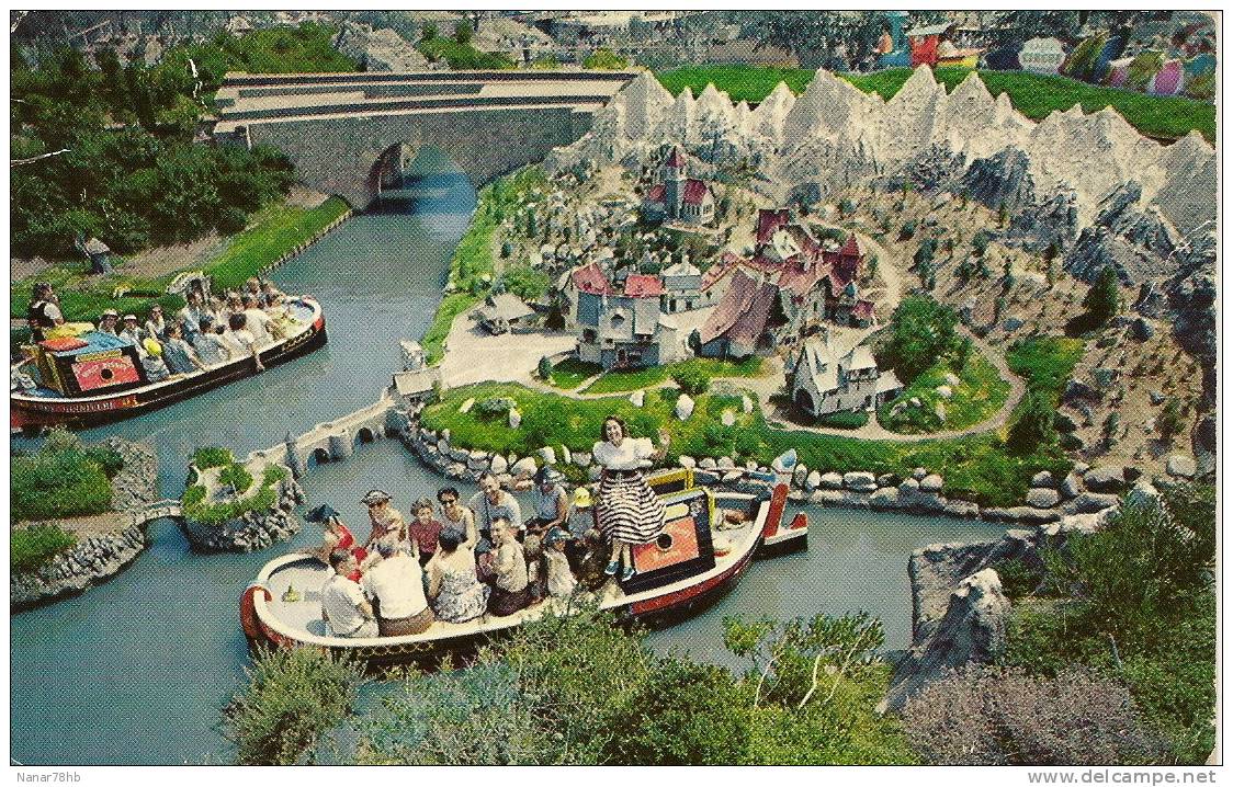 CPSM Dineyland Fantasyland, Storybook Land Pinocchio's Village - Anaheim