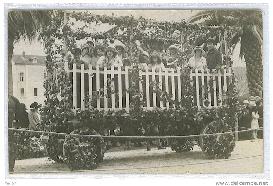 Carte Postale Photo. Bataille De Fleurs 1923 - Peut-être à VALENCE - Carnival