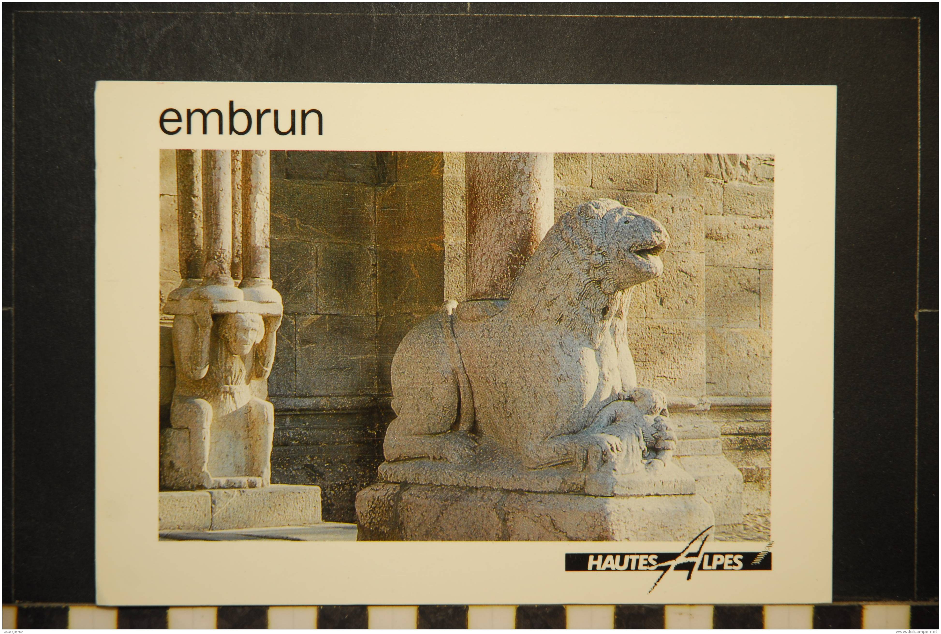 EMBRUN  HAUTES ALPES  LES LIONS DE LA CATHEDRALE - Embrun