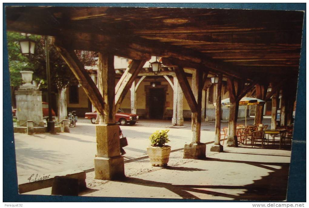 MIREPOIX.Les Couverts.Cpsm,neuve,be,vieille Voiture - Mirepoix