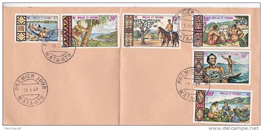 WALLIS ET FUTUNA 1ER JOUR  MATA-UTU 1969 N° 174 ET AERIENS N° 33 A 37  Avec Pli Au Milieu Lettre Rectangle - Briefe U. Dokumente