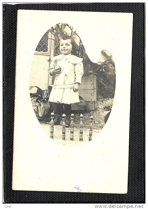 JEUX  DE  QUILLES    CARTE  PHOTO  ENFANT  JOUANT  AUX  QUILLES - Otros & Sin Clasificación