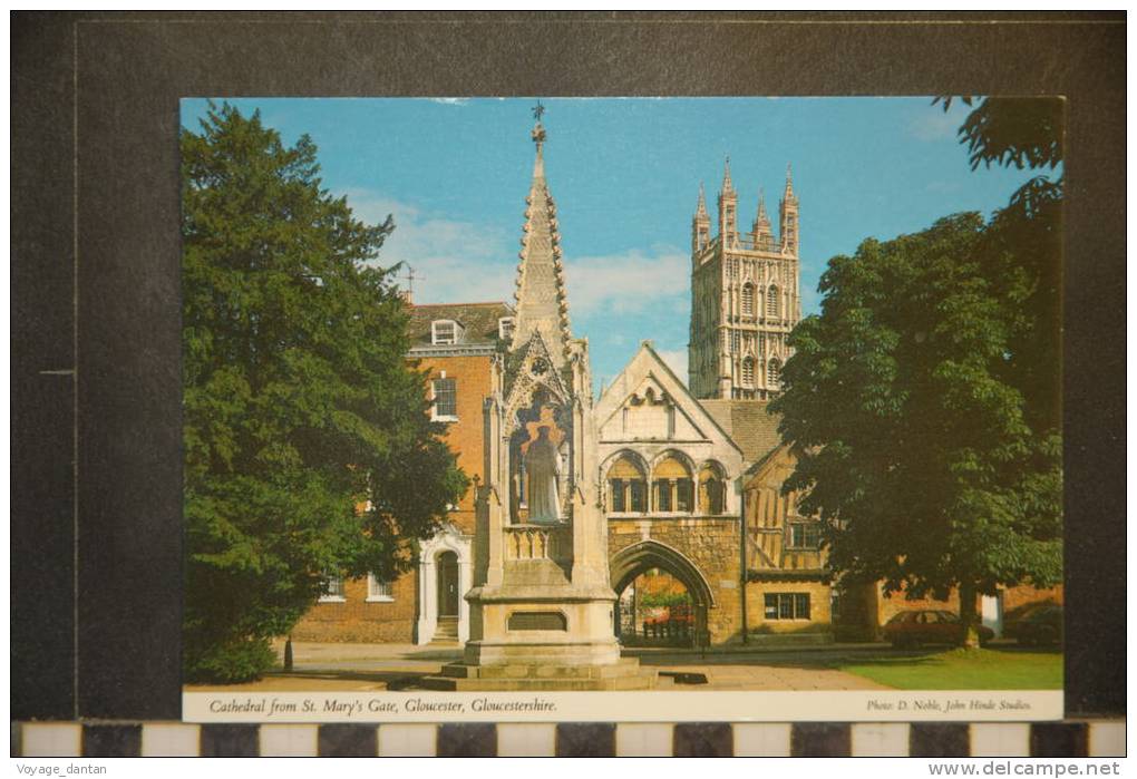 BISHOP  HOOPER   CATHEDRAL FROM STE MARY'S GATE GLOUCESTER - Gloucester