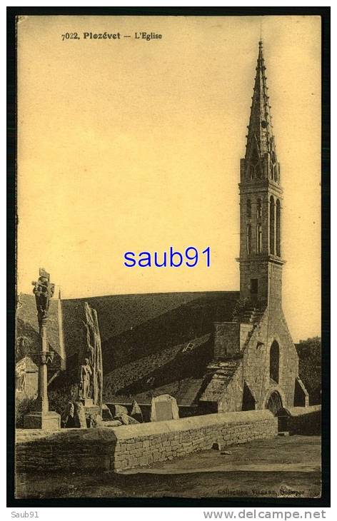 Lot De 2 CPA - Plozévet -  L'Eglise -   Réf : 18457 Le Calvaire Et L'Eglise - Réf:33811 - Plozevet