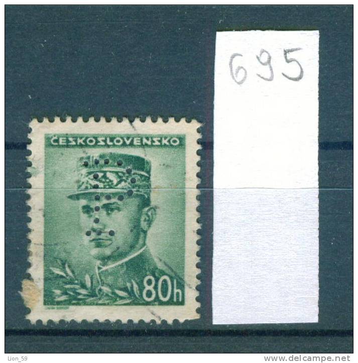 25K695 // - P -  Perfin Perfores Perforiert Perforati Perforadas Czechoslovakia Tchecoslovaquie Tschechoslowakei - Perforiert/Gezähnt