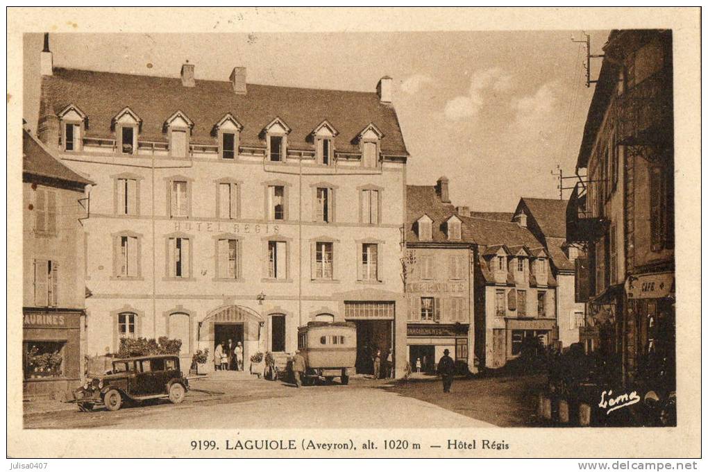 LAGUIOLE (12) Place Hotel Régis Animation - Laguiole