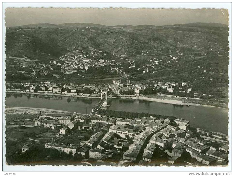 CPSM 69-CONDRIEU-Vue Générale Sur Les Roches Et Condrieu - Condrieu