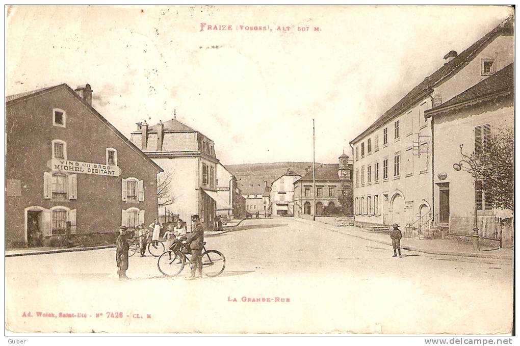 Fraize 88 Vosges La Grande Rue Vins En Gros Animation Cyclistes - Fraize