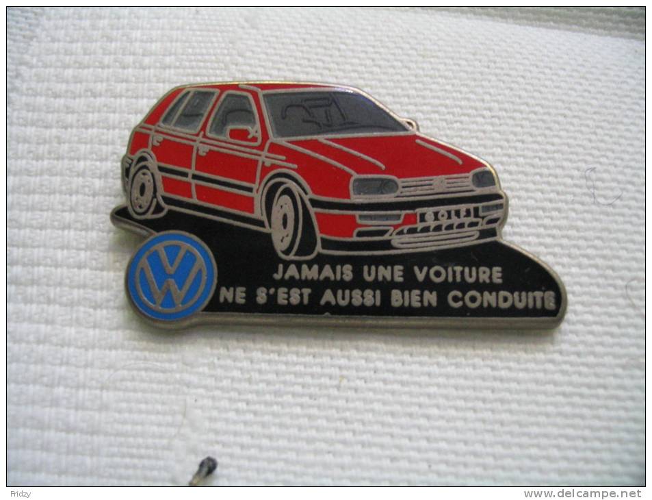 Pin´s Golf  Volkswagen.  Jamais Une Voiture Ne S'est Aussi Bien Conduite - Volkswagen