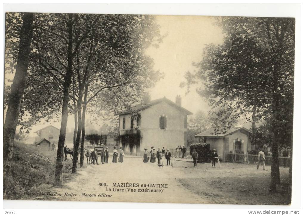 MAZIERES En GATINE - La Gare.  Belle Carte Animée. - Mazieres En Gatine