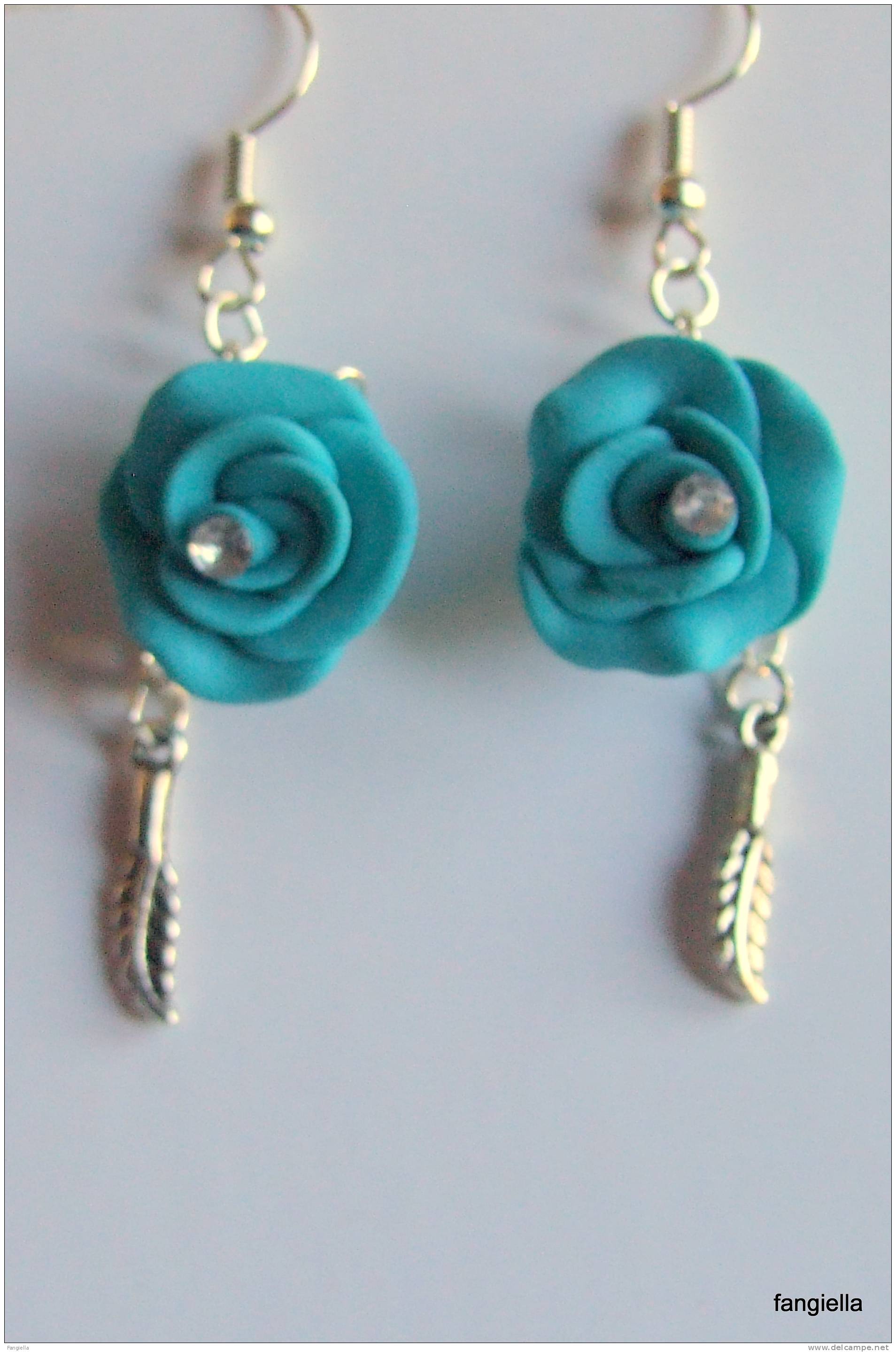 Boucles D´oreilles Rose Turquoise Avec Strass Pâte Polymère Et Plume  Hauteur Totale: Environ 56mm - Boucles D'oreilles