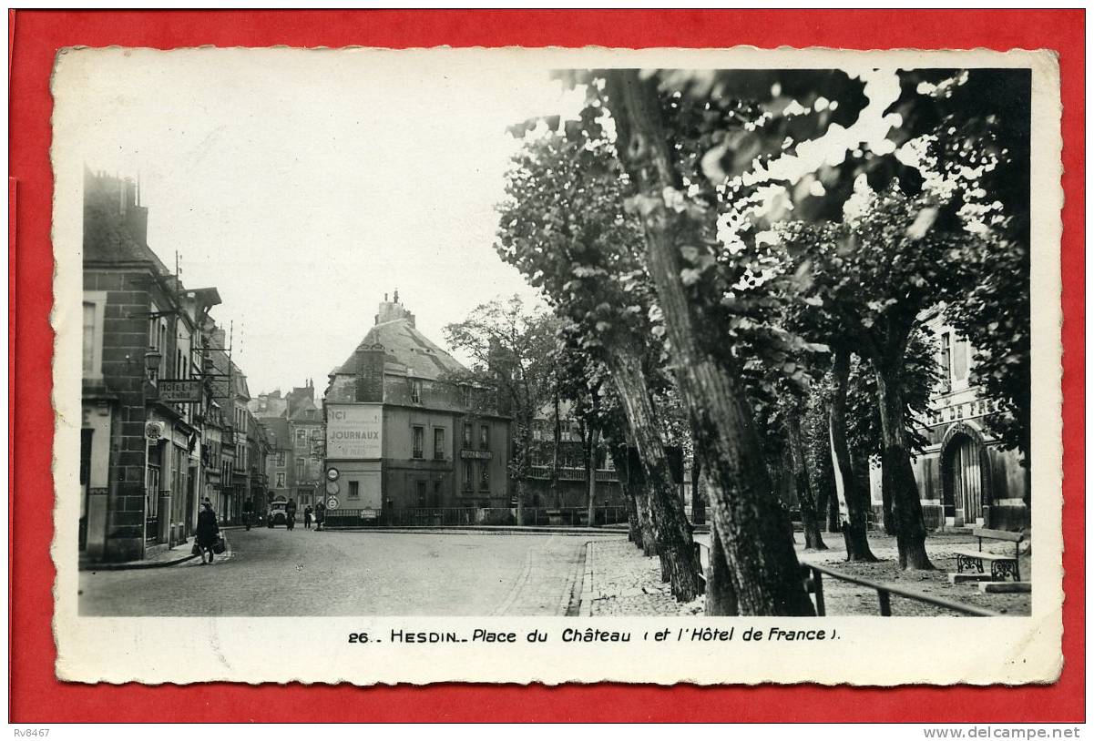 * HESDIN-Place Du Château Et L'Hôtel De France(Pub: ICI JOURNAUX)-Carte Photo - Hesdin