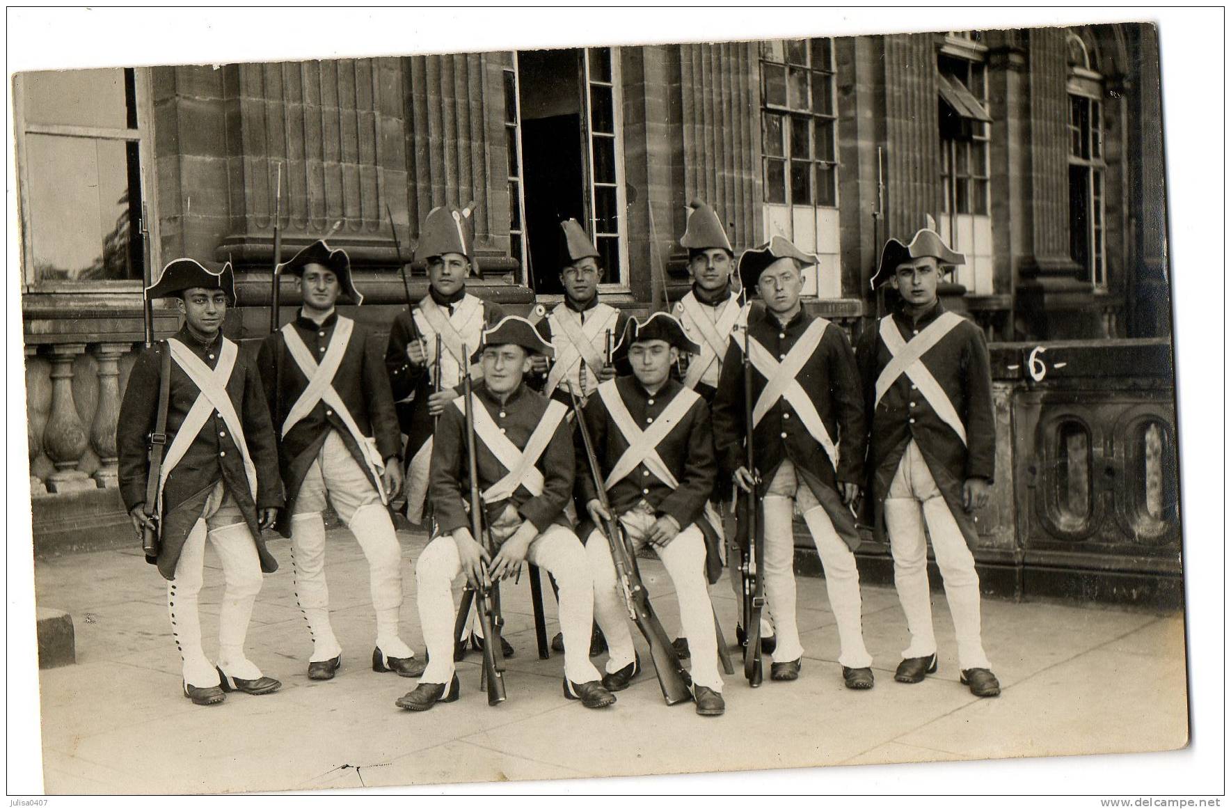 SAVERNE (67) Carte Photo Groupe D'hommes En Costume Devant Le Chateau Fete Des Chasseurs - Saverne