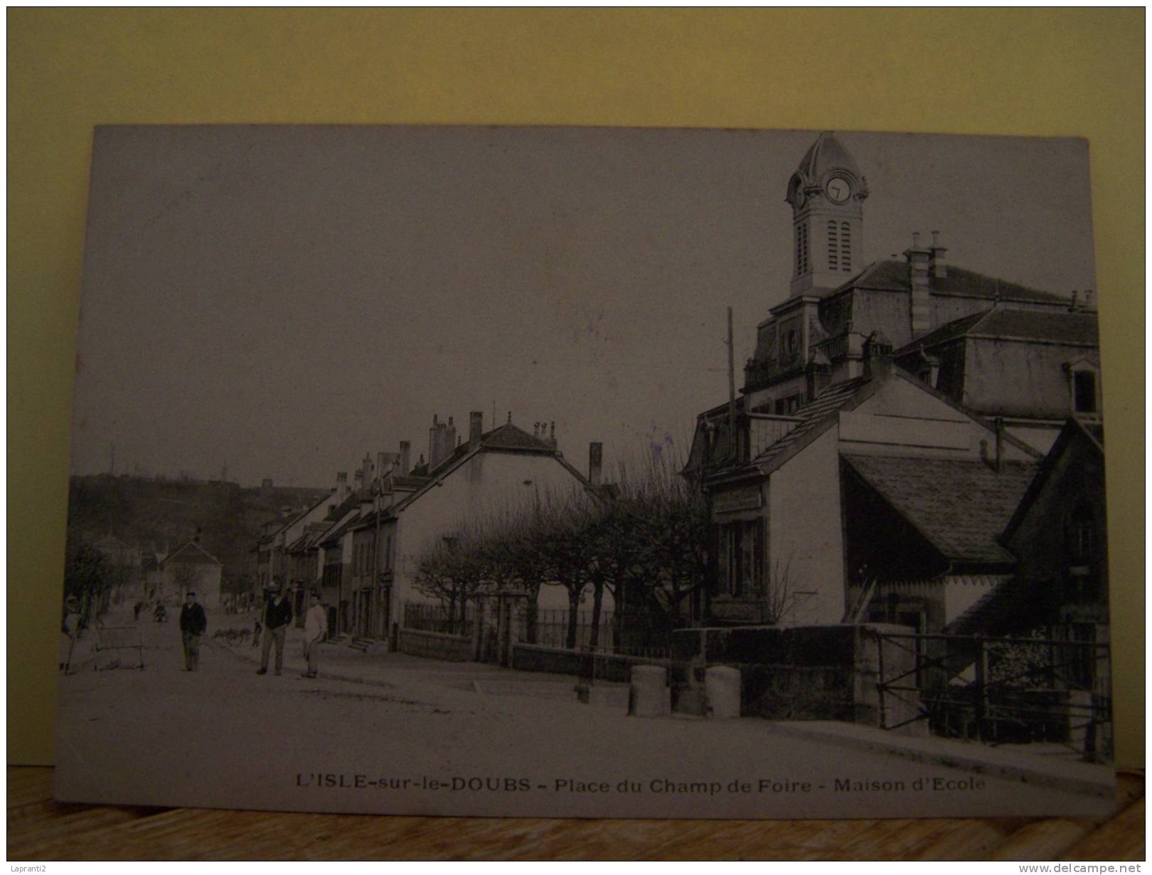 ISLE-SUR-LE-DOUBS (DOUBS) PLACE DU CHAMP DE FOIRE. MAISON D´ECOLE. - Isle Sur Le Doubs