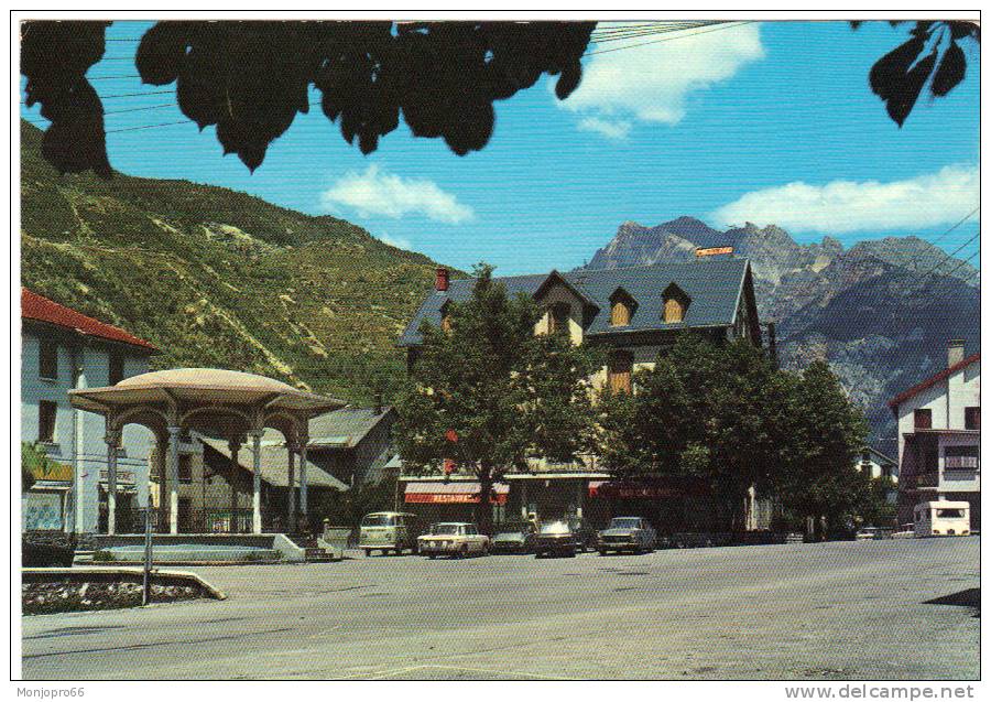 CPM Des Alpes   L Argentière La Bessée   Place De La République Et La Durance - L'Argentiere La Besse