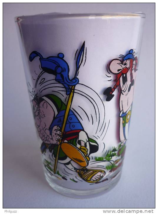 VERRE ASTERIX AMORA 1968 26 O EFFRAIT UN LEGIONNAIRE EN CRIANT - Tischkunst